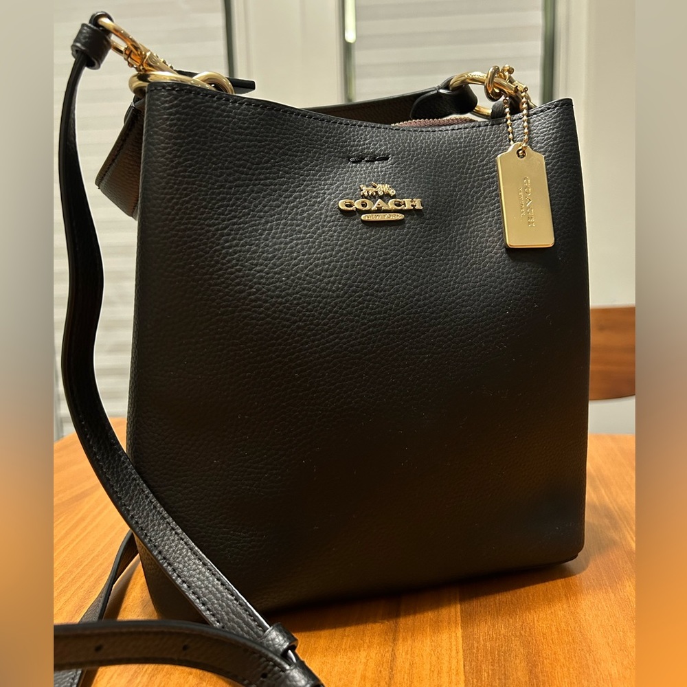 Coach Small Town Bucket Bag 👜 🖤